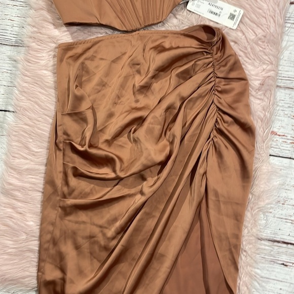 NWT Azazie x Kendall & Kylie Off Shoulder Stretch Satin Bronze Skirt Set - Picture 6 of 10